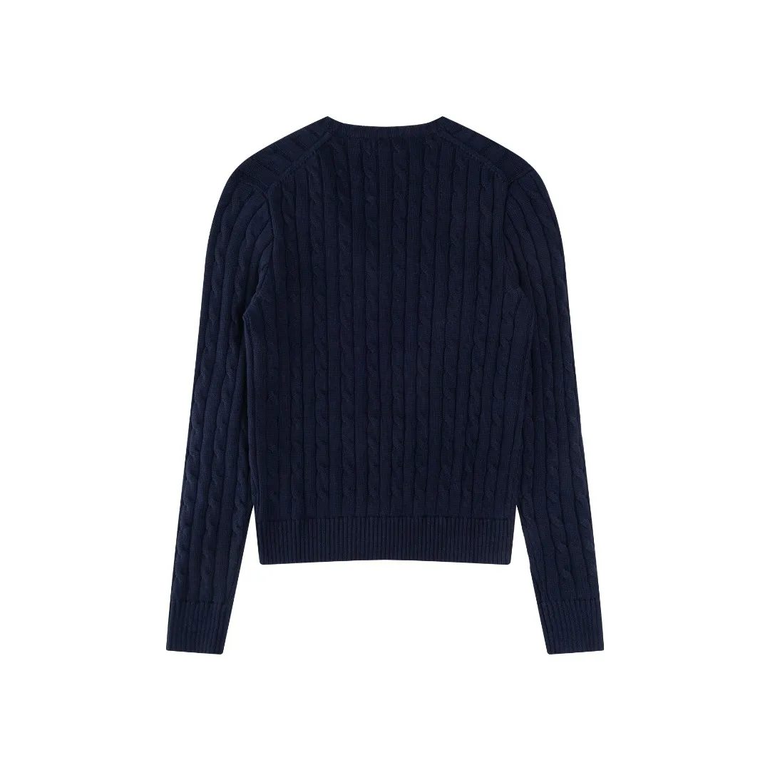 P210 #R90 RALPH LAUREN Thirteen colors of Ralph Lauren classic small label embroidery V-neck pullover cable cardigan sweater women's top, high-density LOGO embroidery on the chest, original customization of tag accessories. Made of pure cotton yarn, pure cotton is skin-friendly and comfortable, small label war horse embroidered twist button V-neck sweater🐎High quality, follow the blogger to learn how to wear it! Let’s buy a Ralph Lauren cable sweater. It’s a super hard-to-find series after it became popular. It’s hard to find one on the official website. It’s simple and practical to wear, with a lazy and loose feel. The thickened fabric has more texture, feels soft and delicate, and has a loose fit. Whether worn alone or layered, you can wear different styles of fashion with just one piece!   Size： Sleeve length: 60/61/62/63